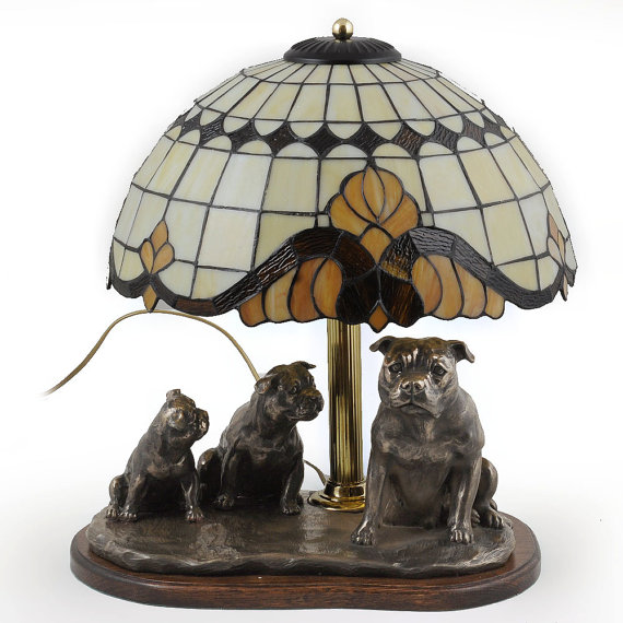 Lámpara estilo Tiffany con esculturas de perro