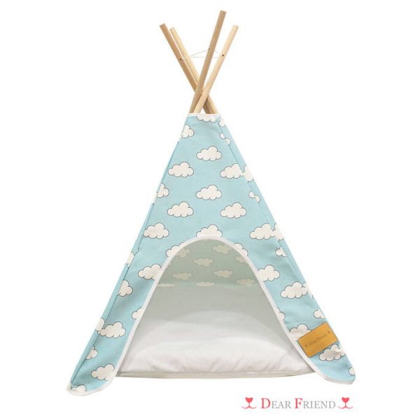 Tipi para perros con decoración de nubes