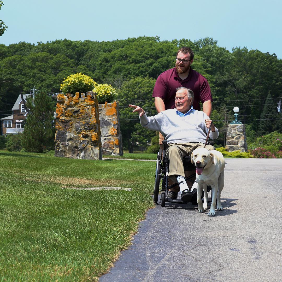 Sully acompañando a George HW Bush