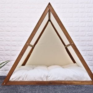 Caseta de madera estilo tipi para perros